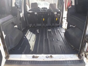 FORD TOURNEO CONNECT 1,8 TDCi,66KW,5MÍST ,ZVÝŠENÝ - 16