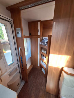 Karavan Hobby 560 excelent, palandy - 16