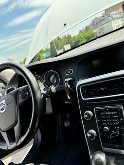 VOLVO V60 2.0 2011 - 16