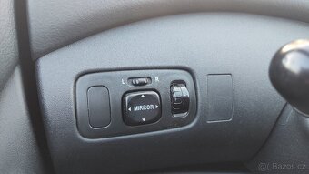 Toyota Yaris 2004 - 16