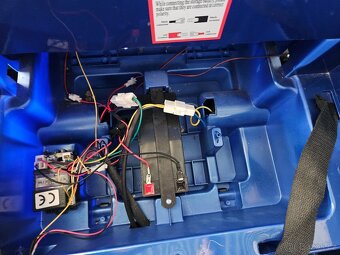 Elektrické autíčko - minimálně používané - 16