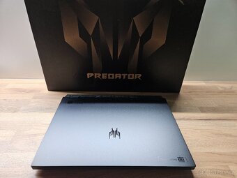 18"_PREDATOR HELIOS 18_i9-14900HX_32GB_3000GB_RTX 4070 8GB - 16