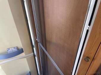PRODÁNO Hobby Excellent 400, 4 osoby, bojler, pevná postel - 16