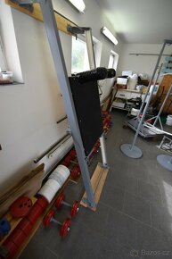 činky a posilovací stroje - 16