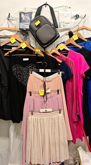 Dámské oblečení vel M/l - 16