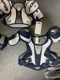 Nová juniorská hokejová ramena značky Reebok, SherWood, DR - 16