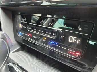 VW Passat B8 Variant 2.0TDI 147kW 4x4 DSG - záruka Autodraft - 16
