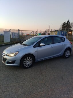 Opel Astra J 1.4i 74kW první majitel najeto pouze 53tis.km - 16