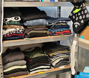 Dámské i pánské oblečení. - 16