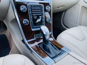 Volvo XC60 2.4 D5 AUTOMAT KAMERA GEARTRONIC VÝHŘEV SERVISKA - 16