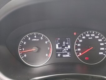 Hyundai i20 1.2 benzín, 56000km, TRIKOLOR PREMIUM PLUS - 16