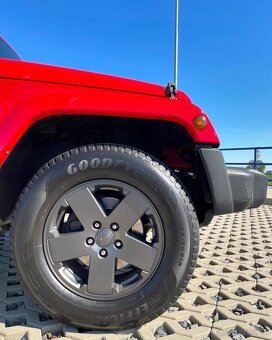 Jeep Wrangler 96tis km 2015, Sahara - 16