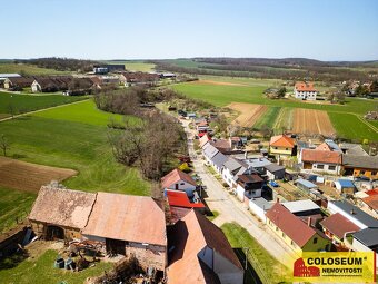 Vémyslice, RD 3+1, plocha pozemku 501 m2, dvůr, po rekonstru - 16