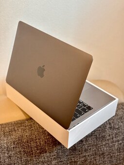 MacBook Air 13 (2019) 8 GB / 128 GB – výborný stav - 16