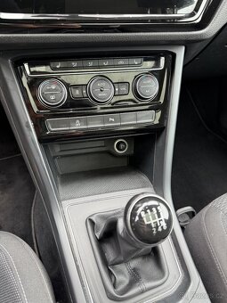 VW Touran 2017 1.6tdi 85kw Webasto Panorama 7míst Tažné - 16