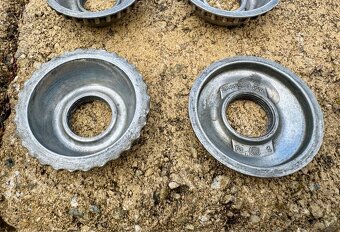 Jawa ČZ kyvacka, ČZ - matice krytu a kryt - 16