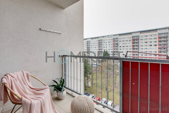 Pronájem prostorného bytu 3+1 s lodžií, sklepem a výtahem –  - 16