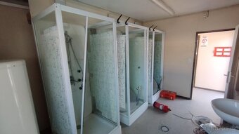 Obytný modul s kuchyní a se sprchama / 10m délky - 16