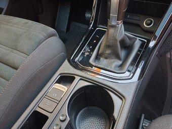VW Touran Highline 2.0TDI 140kW DSG - záruka Autodraft - 16
