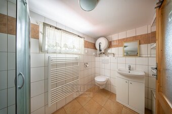 Prodej kompletně rekonstruované chaty s prostorným pozemkem, - 16