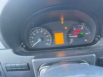 MB Sprinter 516 4x4 dílna + 6 místné - 16