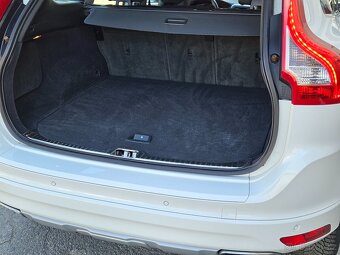 Volvo XC60 D4 140 kW AWD Momentum XENON TAŽNÉ 2017 - 16