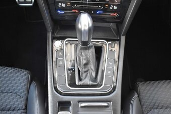 Volkswagen Passat, 2.0TDi.R-LINE.4x4.FULL VÝBAVA.PRAV.SERVIS - 16