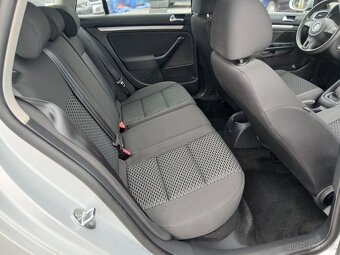 Volkswagen Golf, 1.6 TDI, bílá perleť - 16