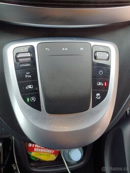 Mercedes-Benz V-Class 250d | r.v. 2022 | 8 míst | DPH - 16