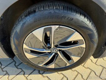 VW ID.4 2025 Pure 125kw,matrix,tažné,kamera,tepelko,keyless - 16