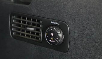 Kia Sorento 2.2 CRDi UM 2018 – 7-místné, Premium výbava - 16