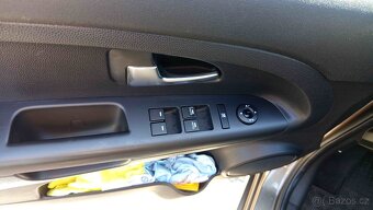 KIA VENGA 1,4 CVVT; 90Ps; najeto pouze 20.600km - 16