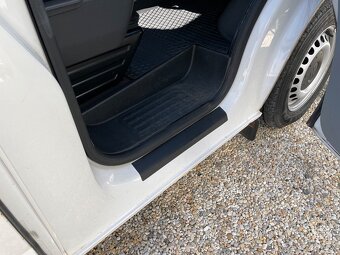 VW TRANSPORTER T5 2,0TDI 103KW SORTIMO 5-9 MÍST - 16