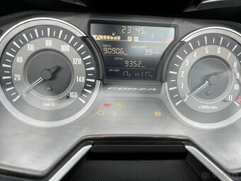 Skútr Honda Forza 300 malý nájezdTOP STAV - 16