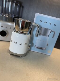 Napěňovač mléka SMEG - 16