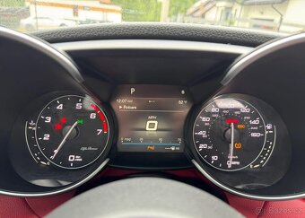 Alfa Romeo Giulia 2.0 Turbo 16V AT8 Veloce Ti - 16