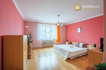 Prodej velkého domu s garáží a zahradou, 850 m2 - Tábor - 16
