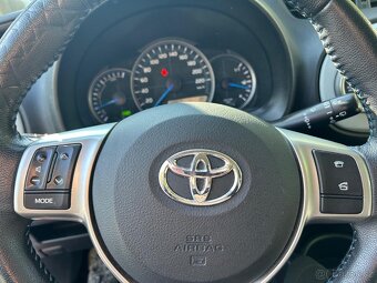Toyota Yaris 1,5 Hybrid 55 KW r.v. 2012 Automat - 16