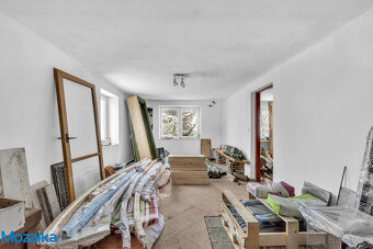 Historická zemědělská usedlost s téměř 9 hektary pozemků v D - 16