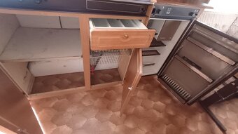 Knaus AZUR 560, chata na kolech - 16