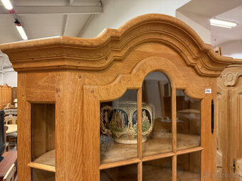 Rohová dubová prosklená vitrina- komplet masív - 16