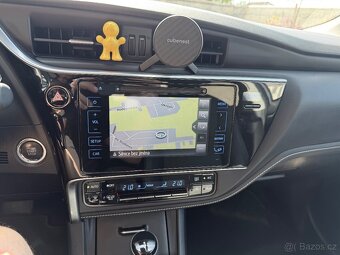 Corolla sedan 1.6 automat - plná výbava - 16