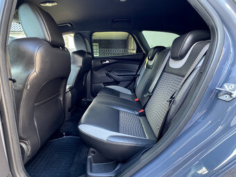 Ford Focus Kombi 2.0 ST Edition Swiss 250PS - 16