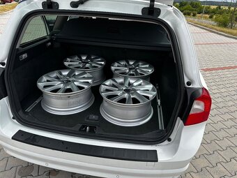 Volvo V70 2.4d 129Kw - 16