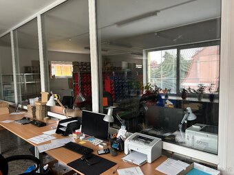 Pronajmu dlouhodobě obchodní prostory cc 550m2. Sklad,prodej - 16