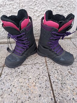 Snowboard a snowboardové boty - 16