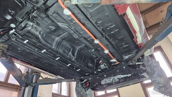 Toyota Corolla 1.8 HEV 140k TS GR Sport nová - 16