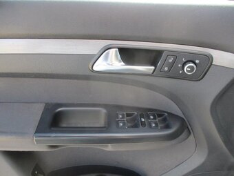VW TOURAN 1,4CGI 110KW CNG bez koroze 05/2011 - 16