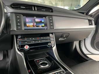 Jaguar XF 30d R-SPORT Panorama Meridian - 16