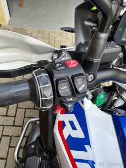 BMW R1250 GS, full, výfuk, navi, kufry, top stav - 16